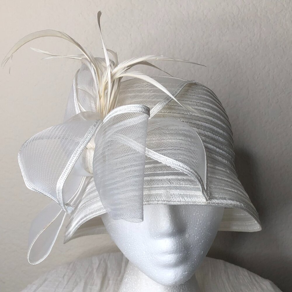 Lovely, Preowned White Cloche Hat by "August Accessories"